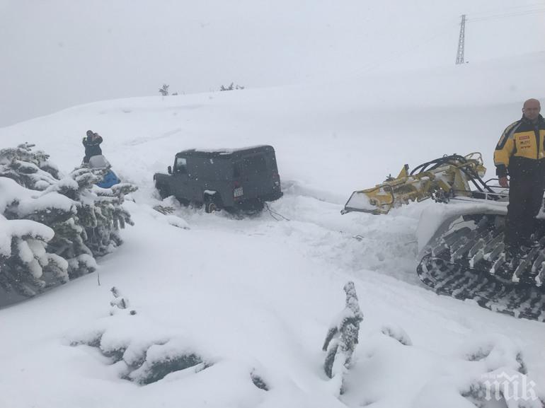 УЖАС НА БЕЛМЕКЕН! Вадят от снежен капан племенника на Никола Вапцаров