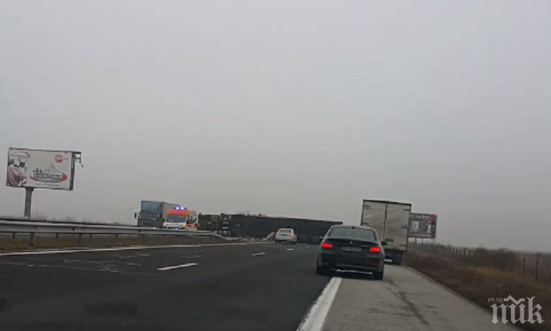 ОТ ПОСЛЕДНИТЕ МИНУТИ! Тежка катастрофа край Пловдив! Затвориха магистрала Тракия и в двете посоки (СНИМКИ)