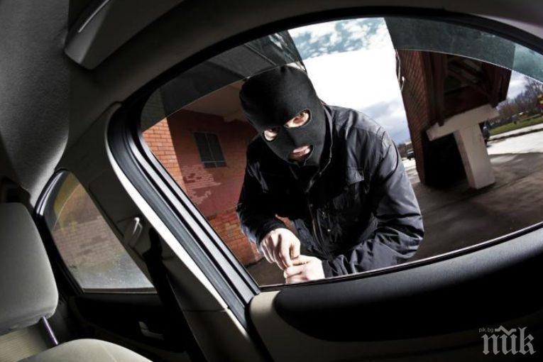 КАТО НА КИНО! За минути двама маскирани откраднаха „Ауди“ и „Пасат“ от автокъща в Пиперево, отнесоха и ключовете за 6 други коли