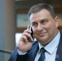 Евродепутатът Емил Радев сезира министъра на финансите за продажбата на кучета от НАП