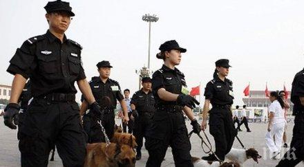 екшън мъж нож рани един търговски център пекин задържаха