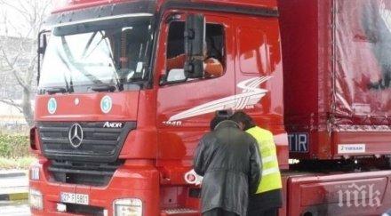 тир чуждестранна регистрация обърна пътя мездра ботевград снимка