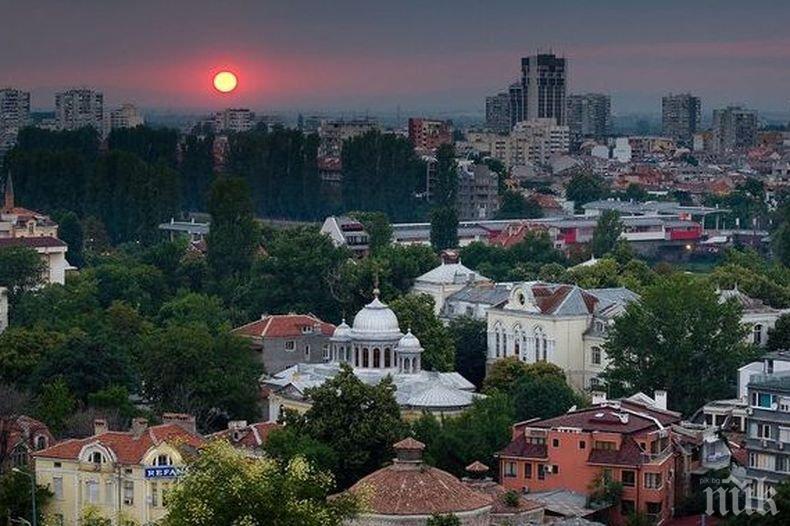 Инцидент! Автомобил блъсна пешеходец в центъра на Пловдив