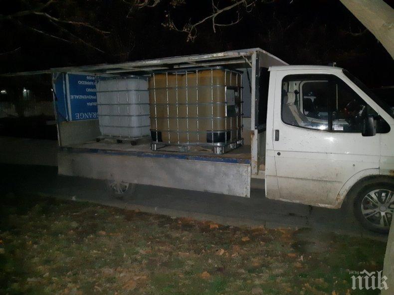 Митничари спипаха контейнер с тон нелегално гориво 