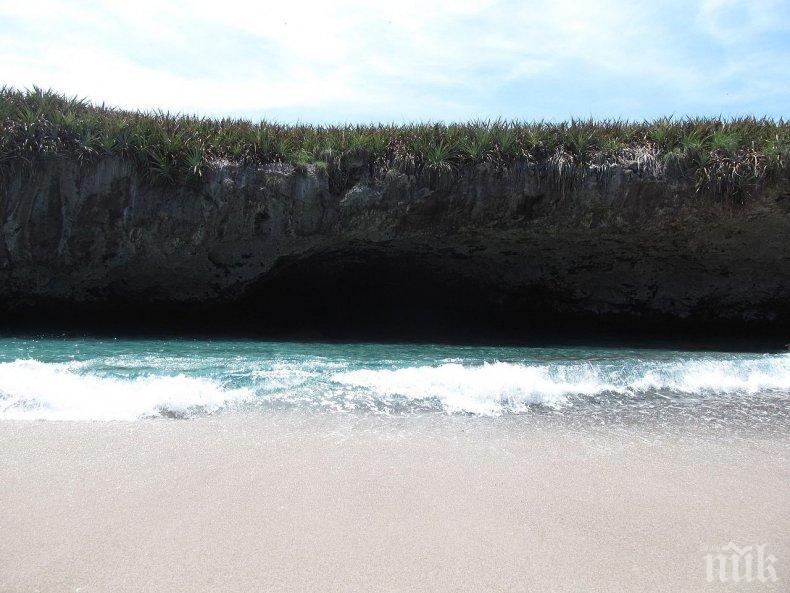 Трябва да плувате под вода, за да стигнете до един от най-красивите плажове в света (СНИМКИ)