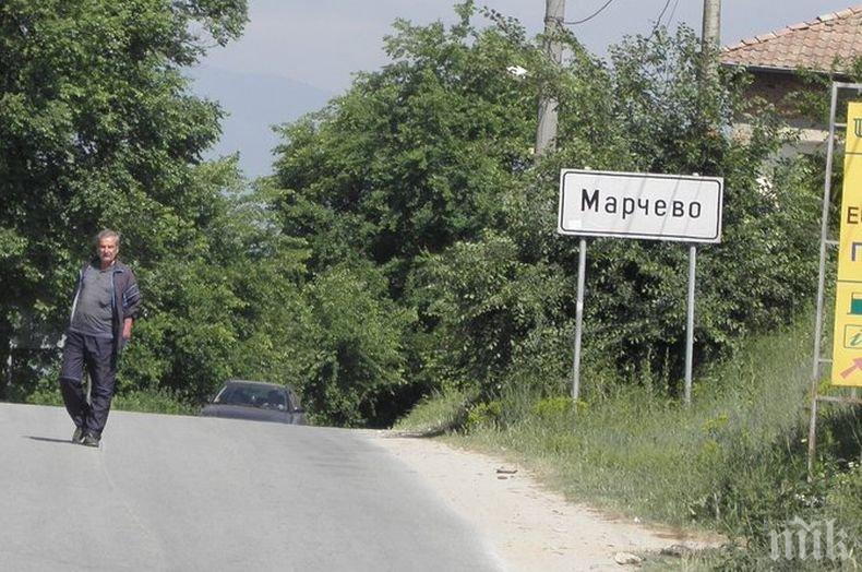 Подпочвени води разрушават къща в гърменско село. Общината блокира ремонтни дейности (СНИМКИ)