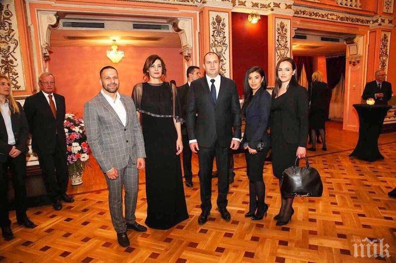 ТОПЛИ ВРЪЗКИ С ДОНДУКОВ 2! Генерал Деси патрон на юбилея на фризьора си 