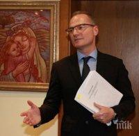 СКАНДАЛНО! Лозан Панов забъркан в либийска афера със задържан кораб в Бургас