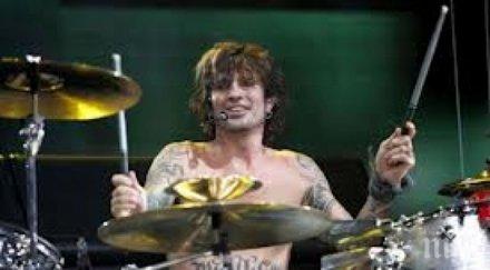 истински мачо рокаджията томи лий сгоди пети път