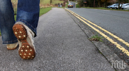 шофьор блъсна пешеходка тротоара