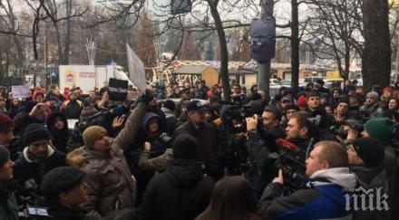 украински радикали устроили погром руския културен център киев