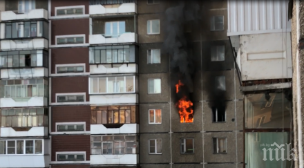 ученик спаси деца горящ апартамент видео