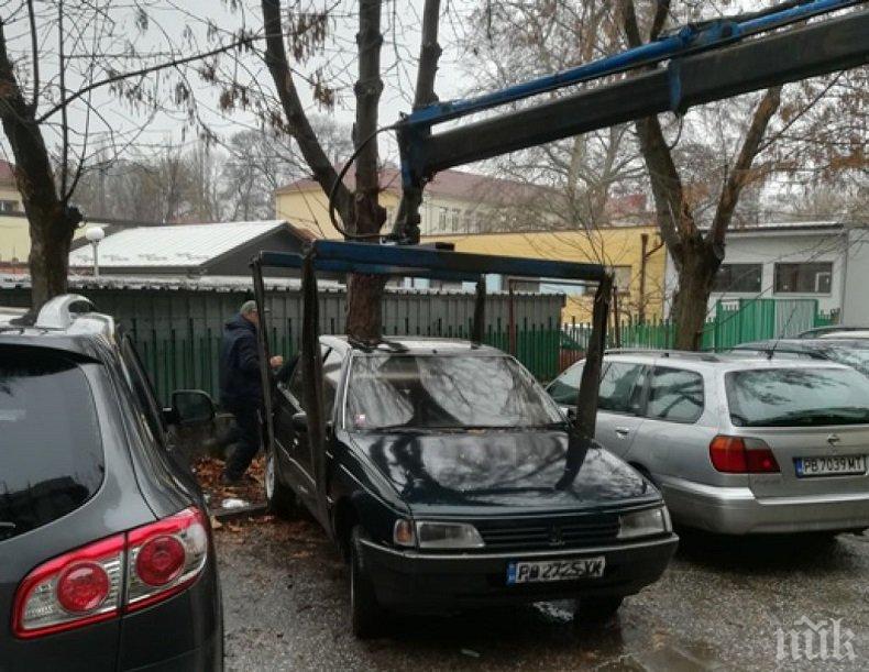 В Пловдив продължават с разчистването на старите трошки