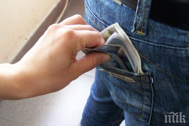 Обирджийки повалиха мъж с удар в главата и му измъкнаха парите 