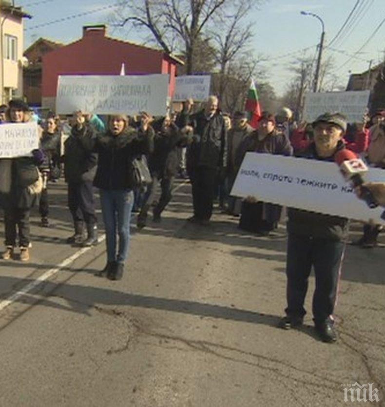 Жители на „Малашевци“ се вдигнаха на протест срещу движението на тежкотоварни автомобили