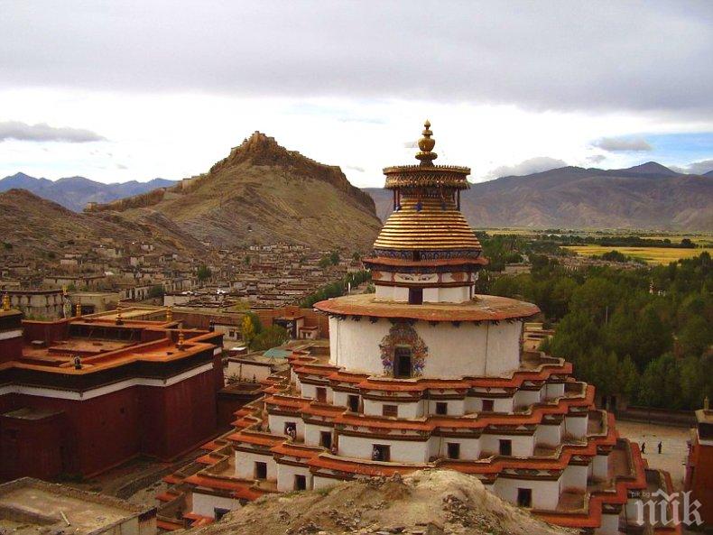 Ужас в Тибет, изгоря свещен храм