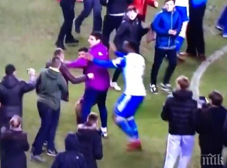 Нападателят на Манчестър Сити Серхио Агуеро се сби с фен след мача с Уигън