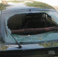 Хулигани вилняха в Пловдив! Потрошиха 10 коли, издирват ги