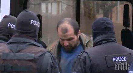 пълен обиск незаконни оръжия дома легионера нападнал полицаи