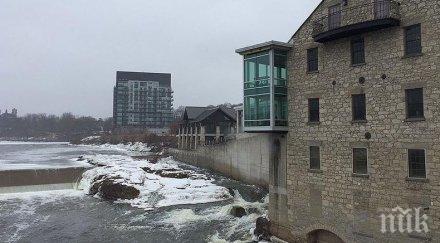 властите канадската провинция онтарио започнаха частична евакуация населението заради преливане водоеми