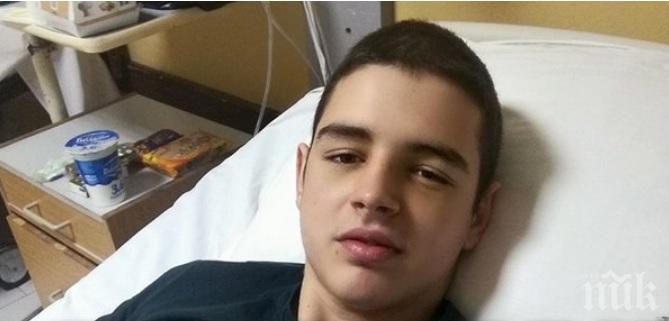 Брутална агресия в Бургас! Счупиха челюстта на 18-годишен младеж пред дискотека, търсят кръв да го спасят