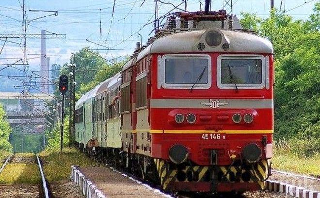 Мъж е ударен от бързия влак София-Варна