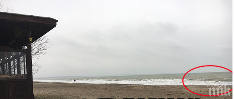 ШОК В БУРГАС! Труп изплува на плажа пред култово заведение! Самоубиецът оставил предсмъртно писмо