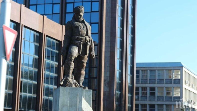 Македония започва ударно премахване на паметници