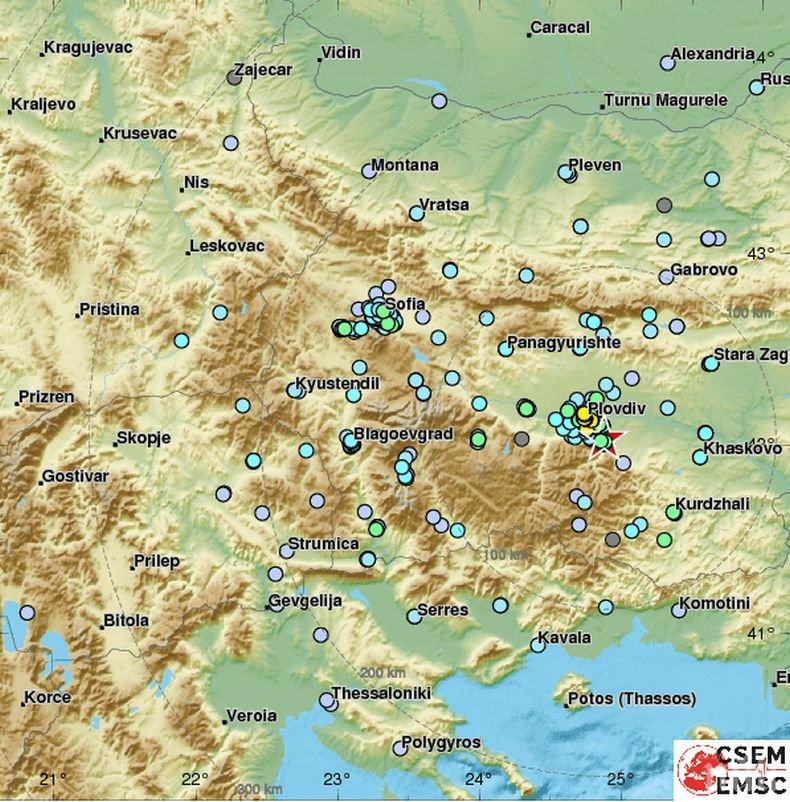 САМО В ПИК! Хората треперят от ужас след нощния трус 