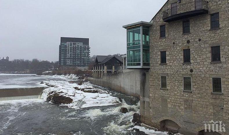 Властите в канадската провинция Онтарио започнаха частична евакуация на населението заради преливане на водоеми
