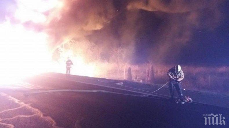 ЕКСКЛУЗИВНО! ПЪРВИ СНИМКИ от огнения ад на магистрала Тракия край Пловдив