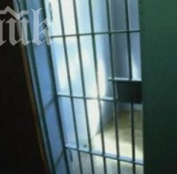 Хванаха бабаит, дръпнал ланец от дама