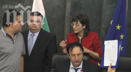 цацаров съм враг цветанов