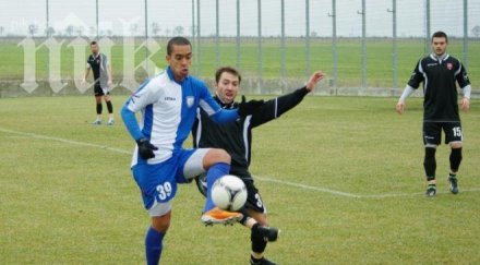 двама чужденци бягат черноморец бургас