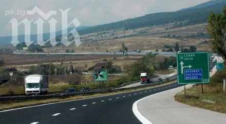 тир прегази спрял аварийното платно шофьор