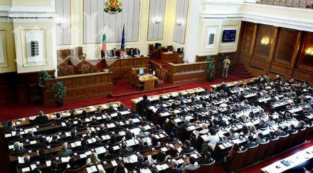 атака младият депутат бсп възрастния