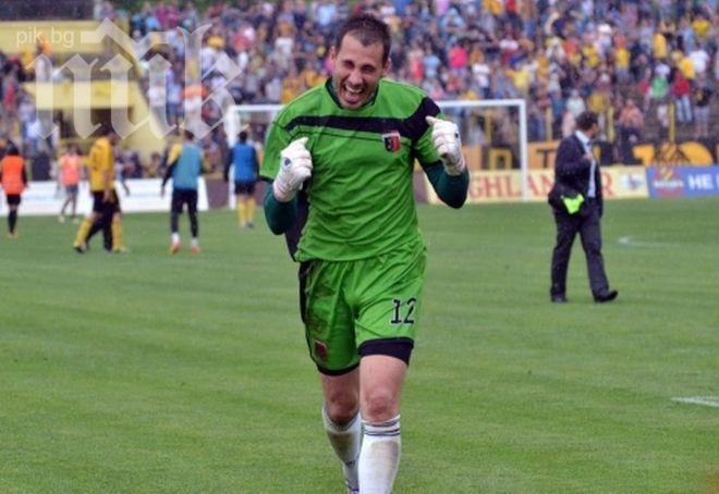 Локомотив (Пловдив) без титулярния си вратар във Варна