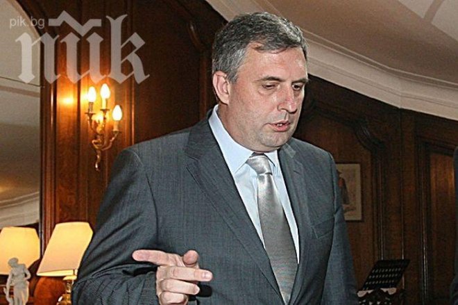 Калфин: Борисов не е адекватен