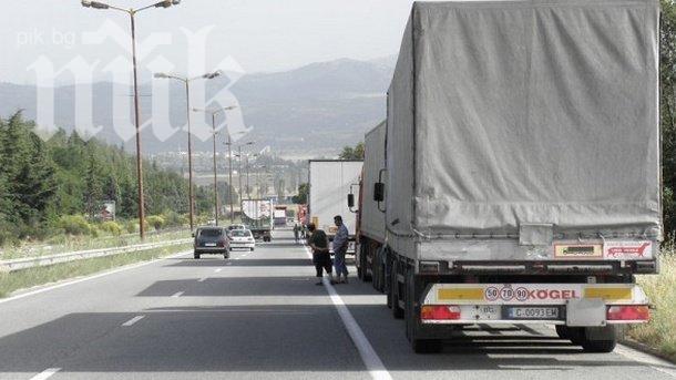 Турски тираджия опита да прегази наш полицай