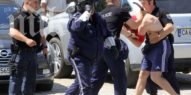 Четирима полицаи са в болница след финала между Берое и Левски