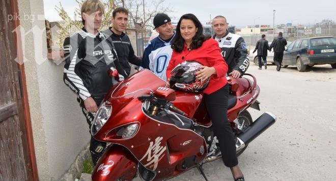 Лиляна Павлова блъснала колоездач