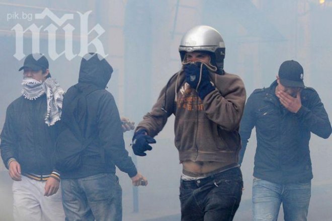 В Турция използваха сълзотворен газ срещу протестиращи студенти