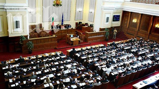 Атака с най-младият депутат, БСП с най-възрастния