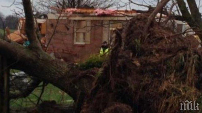 УЖАС В САЩ! Мощно торнадо взе жертви в Кентъки (ВИДЕО)
