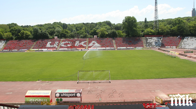 Трус във футбола! Скандал с червените