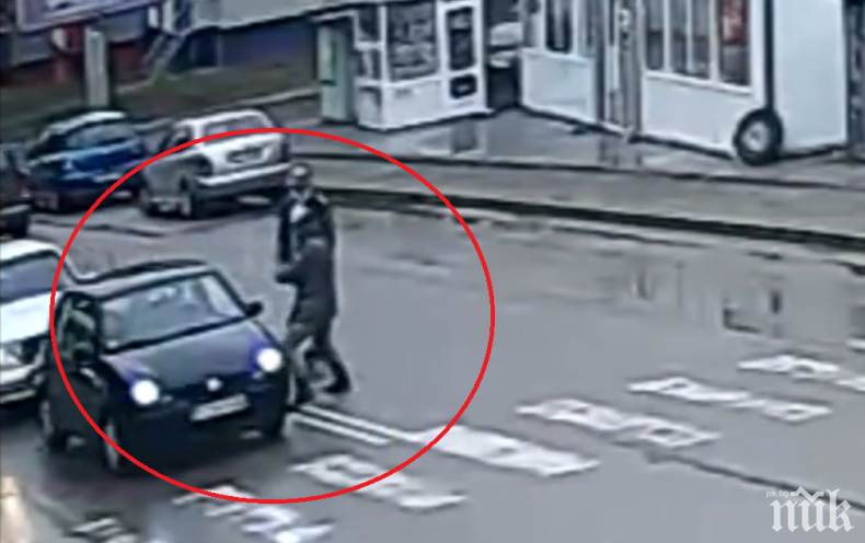 Арестуваха шофьора пребил старец с метална бухалка в Казанлък (ВИДЕО)