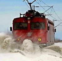 ЖП хаосът заради лошото време продължава! Отмениха пътнически влакове от Бургас