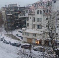 Бургас под снежна блокада, изкараха цялата техника