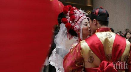 сватбено меле свекър награби булката пусна език видео