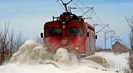 хаосът заради лошото време продължава отмениха пътнически влакове бургас